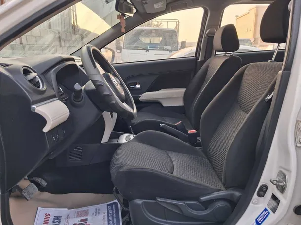 Car image 12