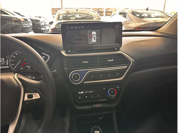 Car image 12
