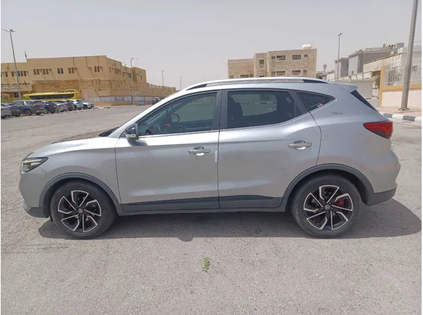 Car image 8