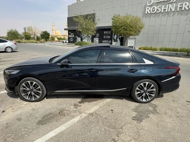 Car image 8