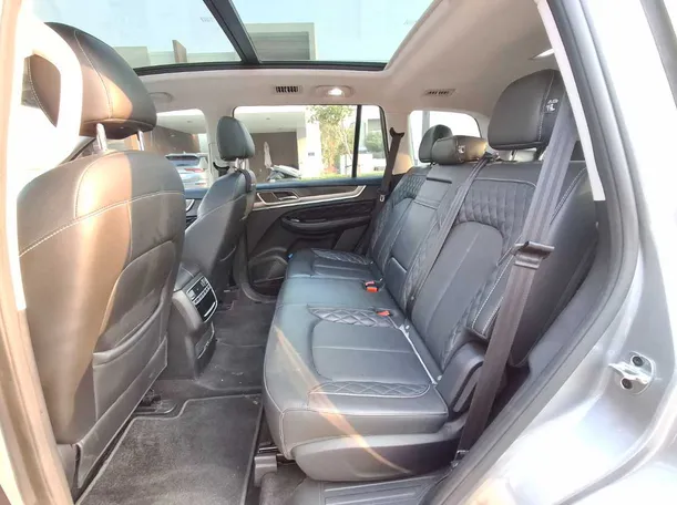 Car image 13