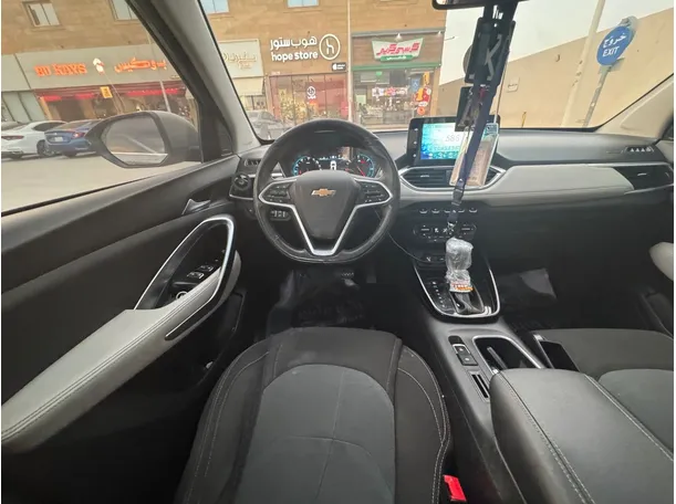 Car image 16