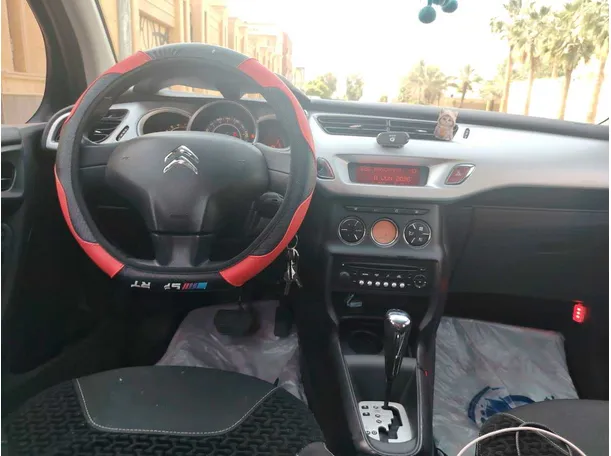 Car image 18