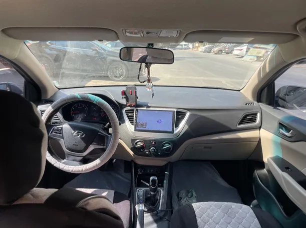 Car image 17