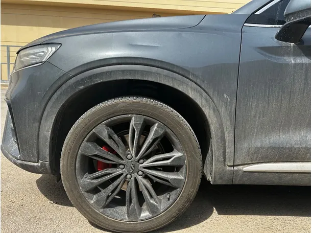 Car image 9