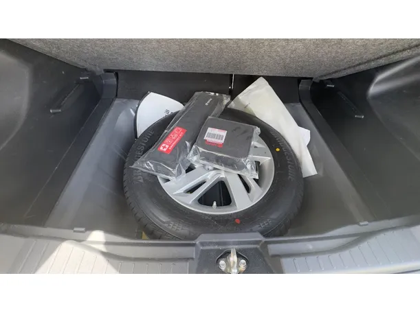 Car image 24