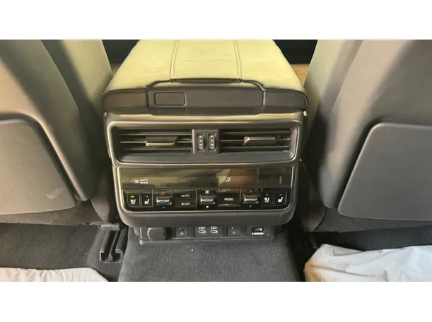Car image 28