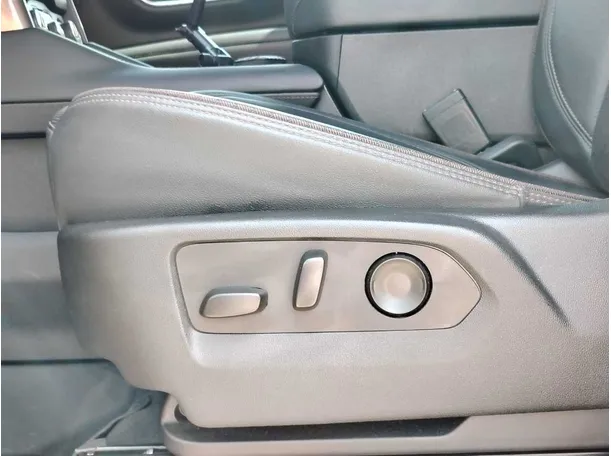Car image 33