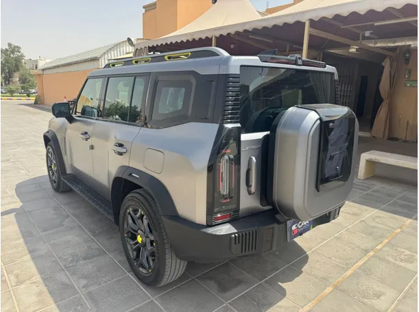Car image 7