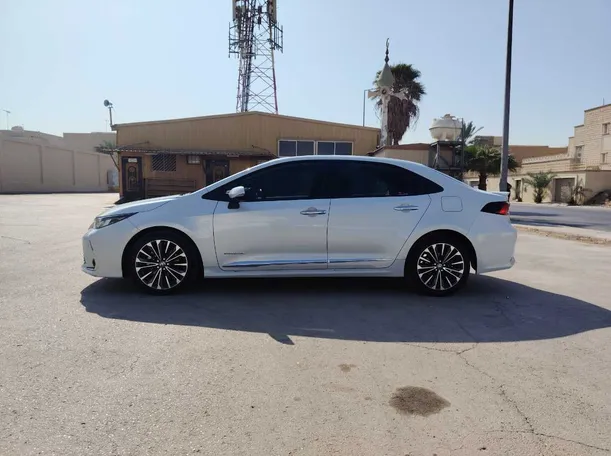 Car image 8