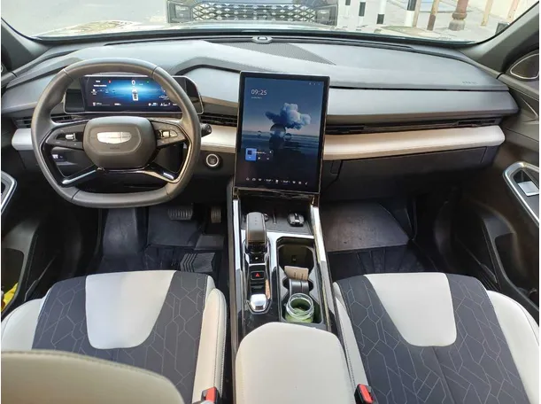 Car image 15
