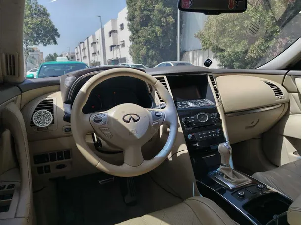Car image 27