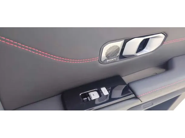 Car image 30
