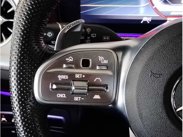 Car image 32