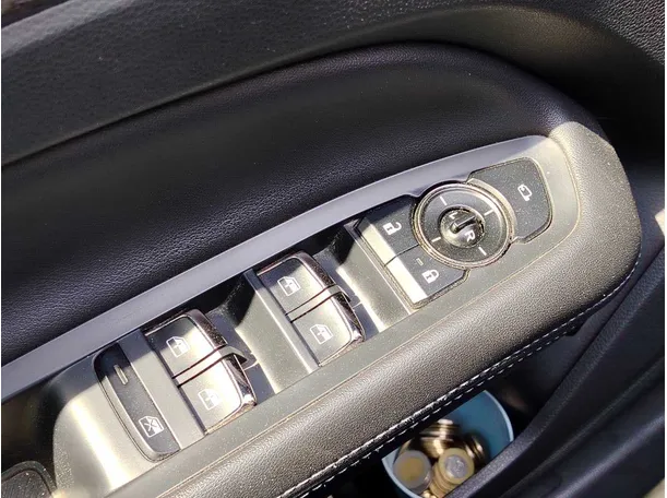 Car image 32