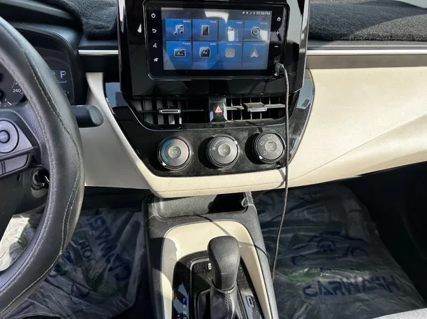 Car image 17