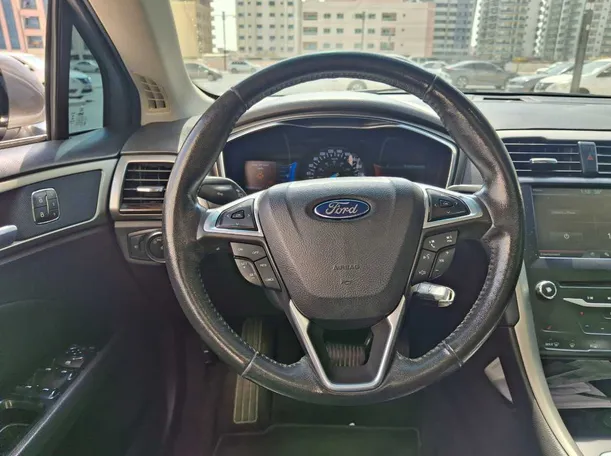 Car image 14