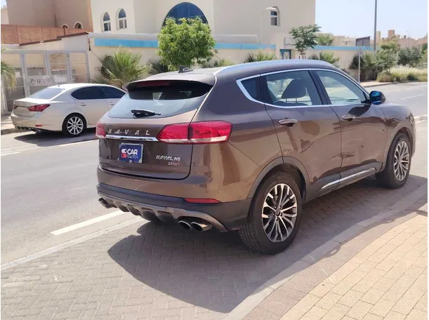 Car image 5