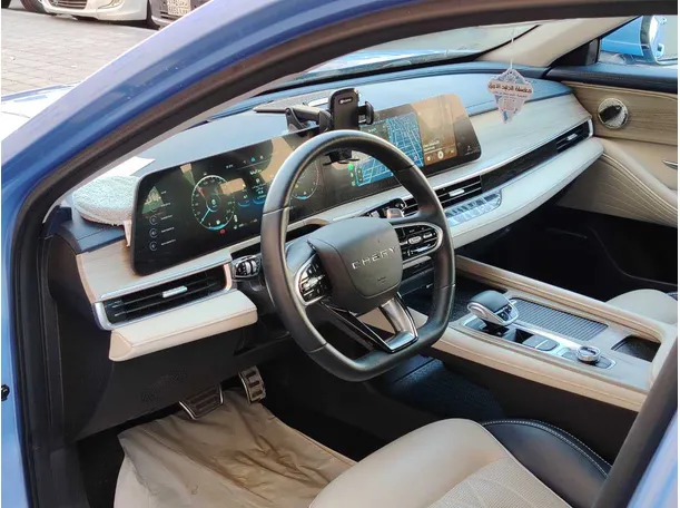 Car image 13