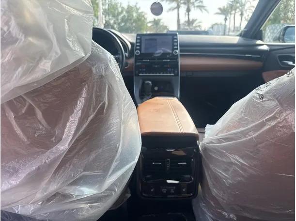 Car image 20