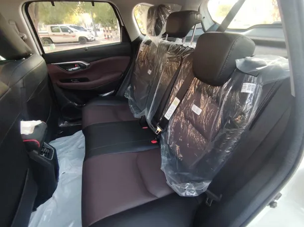 Car image 16