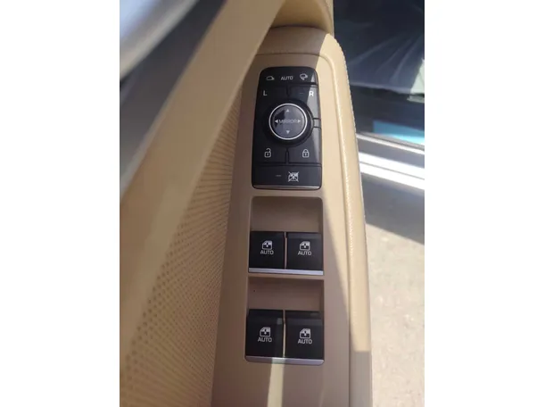 Car image 33