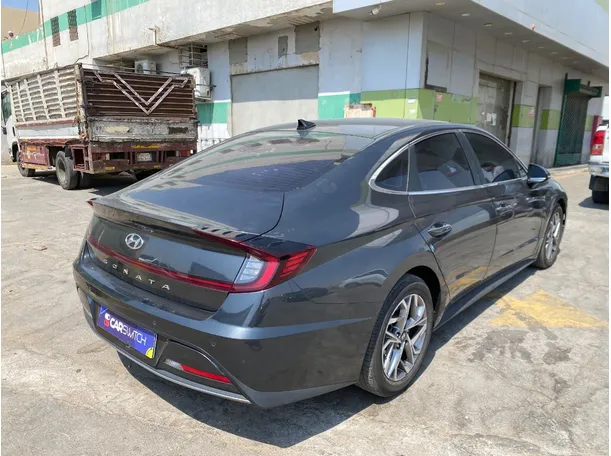 Car image 5
