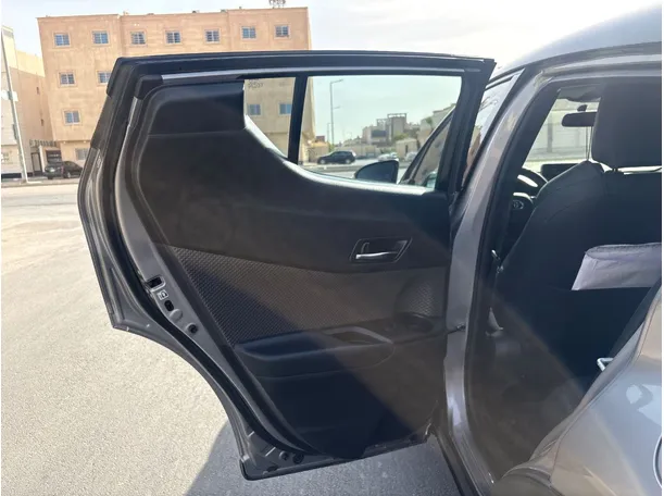 Car image 14