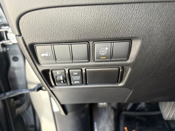 Car image 30