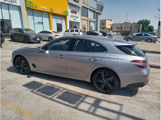 Car image 8