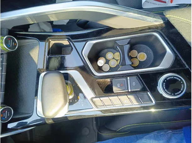 Car image 23