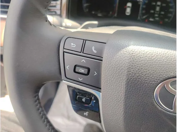 Car image 36