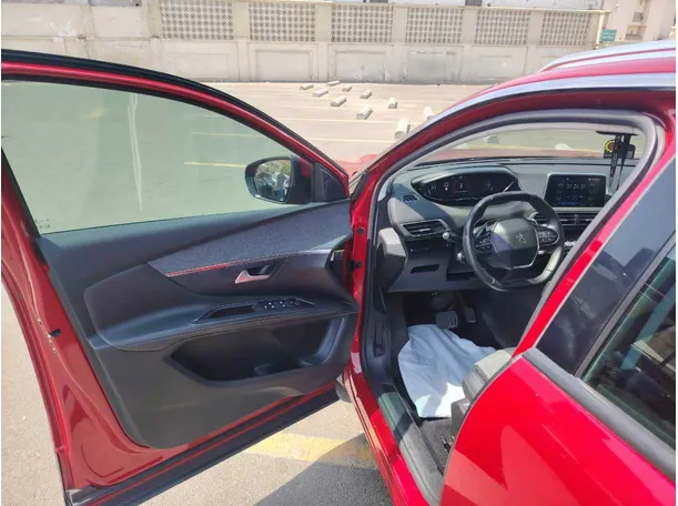 Car image 12