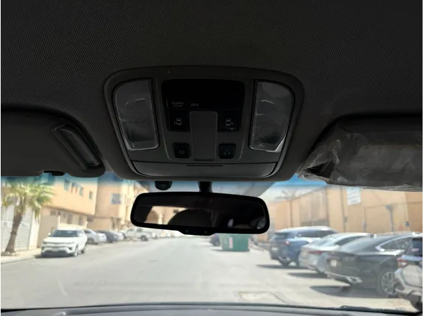 Car image 26