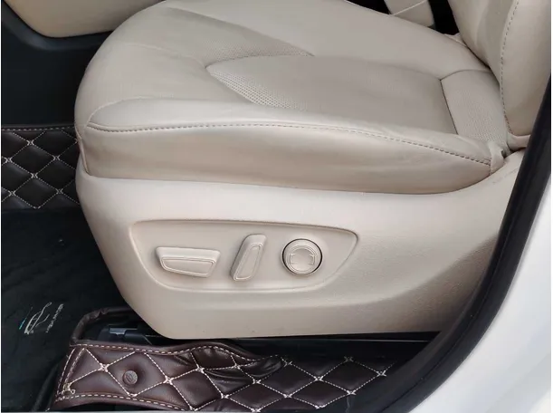Car image 33