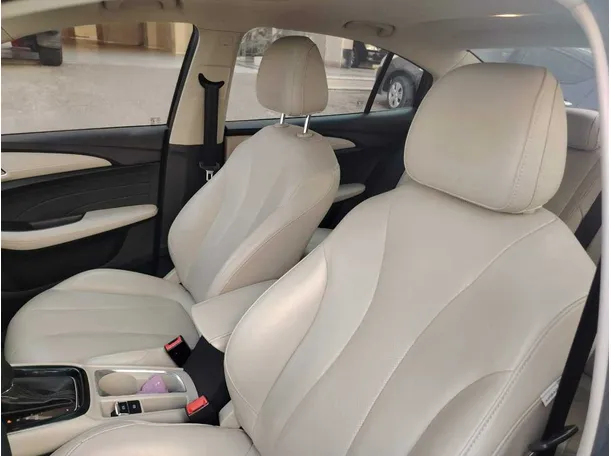 Car image 16