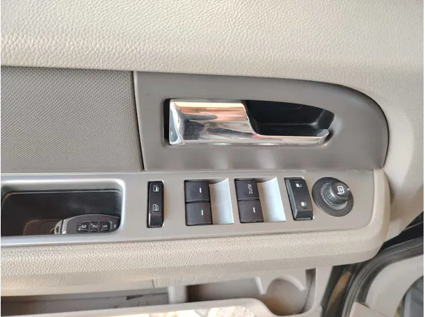 Car image 35