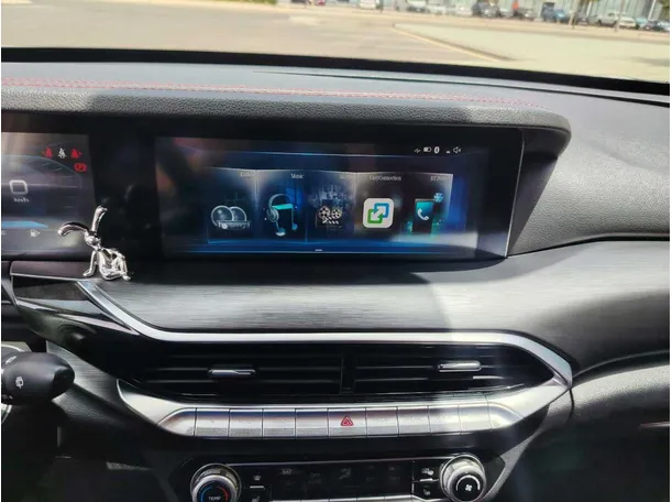 Car image 25