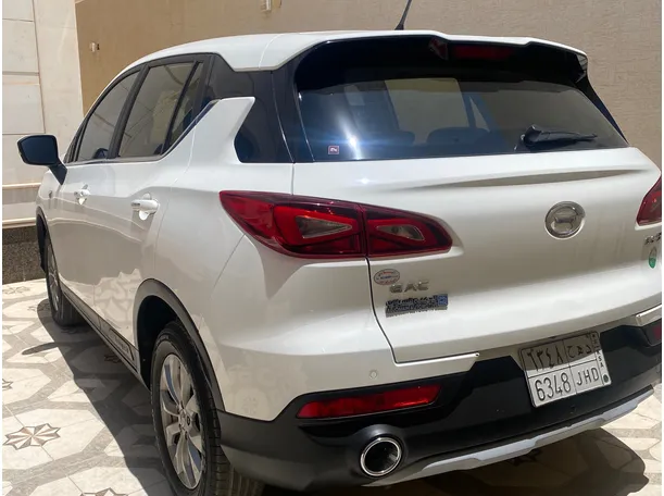 Car image 4