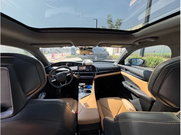 Car image 14