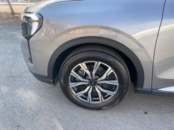 Car image 9