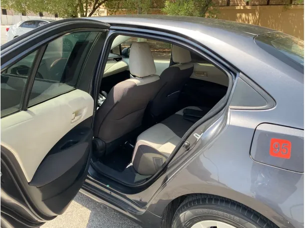 Car image 14