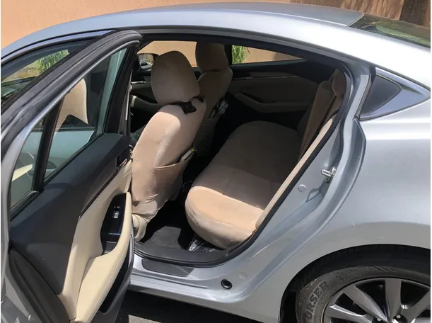Car image 14