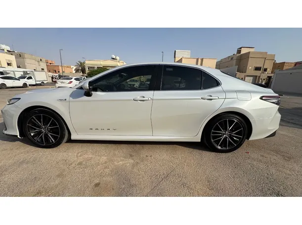 Car image 8