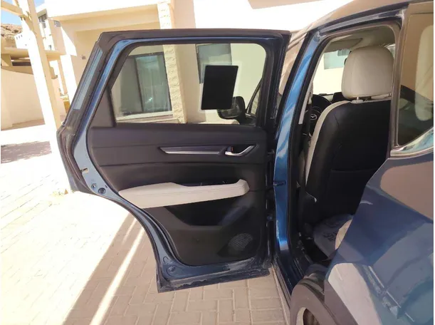 Car image 11