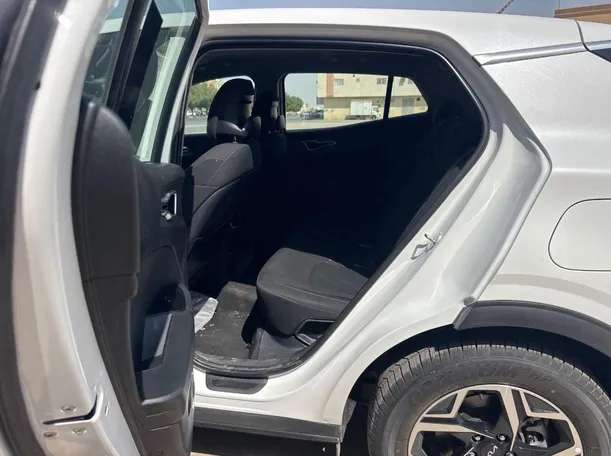 Car image 13