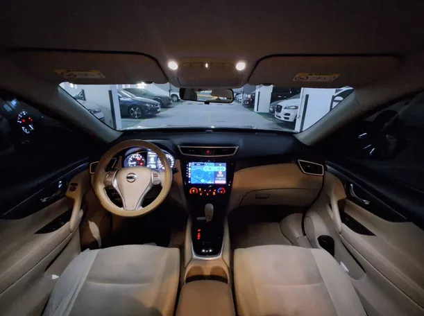 Car image 14