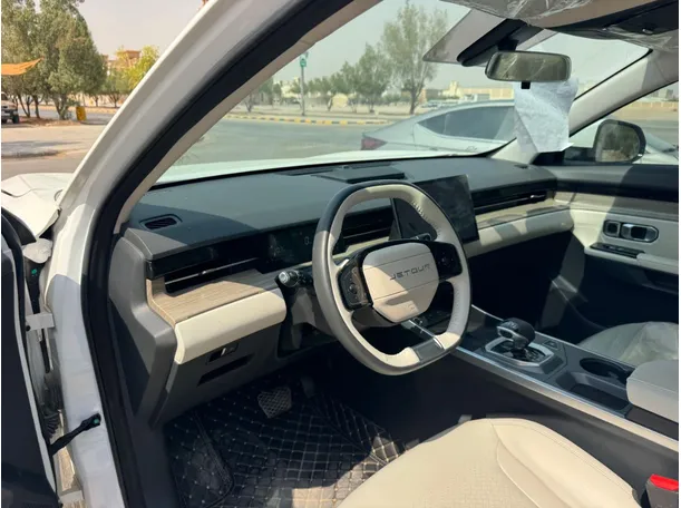 Car image 12