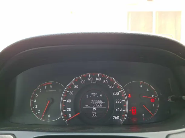 Car image 19