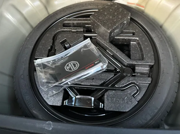 Car image 23